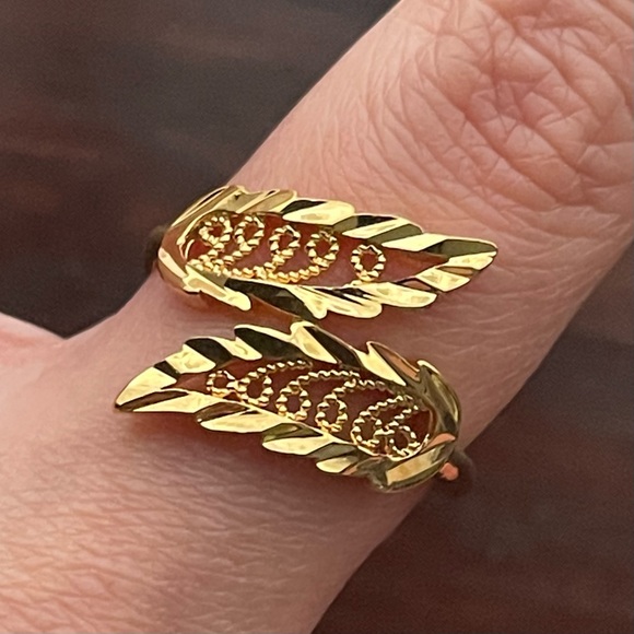 Gold Leaf Ring - Picture 1 of 6